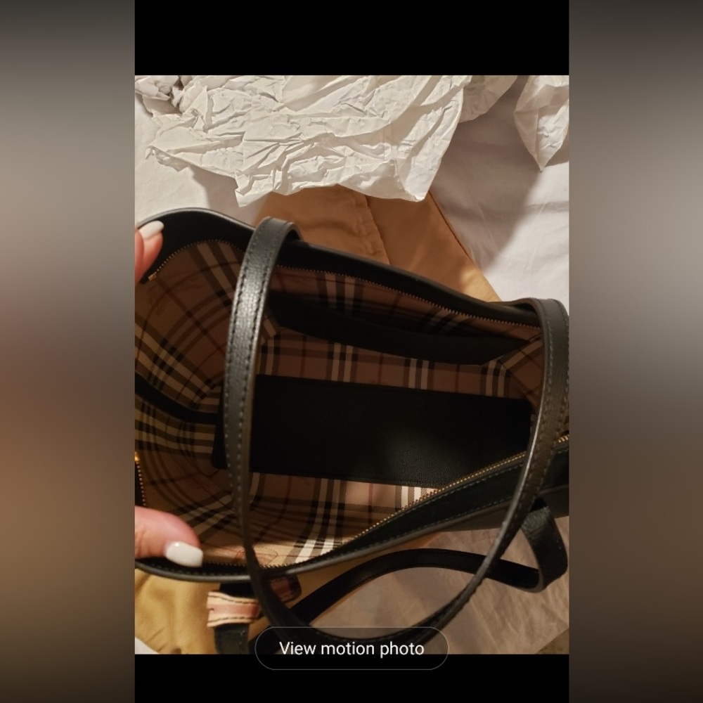 Burberry tote never been used